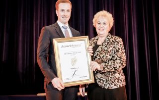 Preisträger in der Kategorie Newcomer - Michael Kirchknopf mit Agrar-Landesrätin Verena Dunst